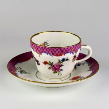 Tasse und Untertasse - Porzellan - 1850
